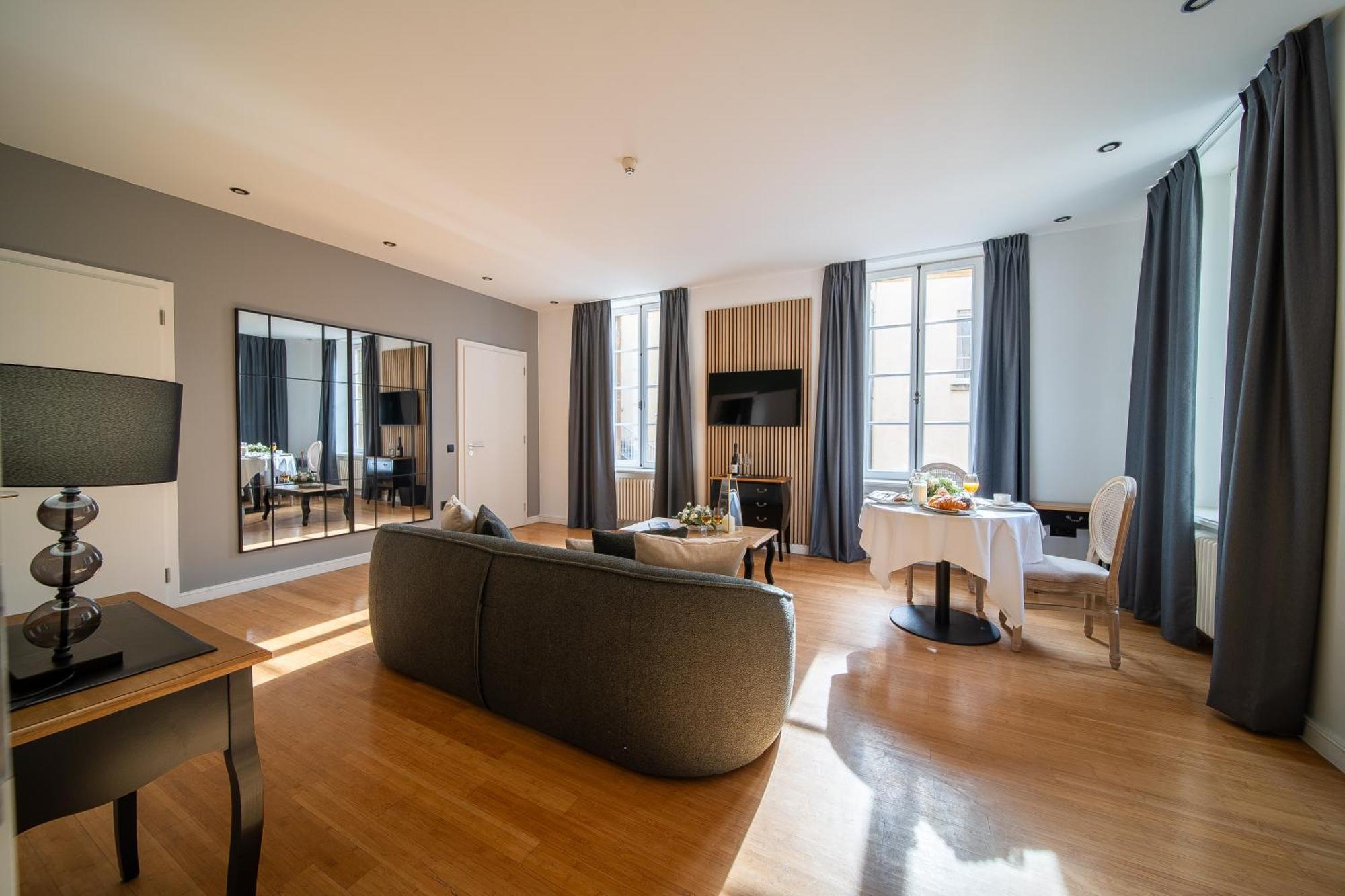 Hotel Chateau Schengen Bagian luar foto