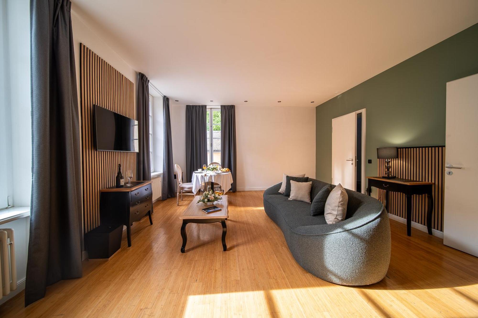 Hotel Chateau Schengen Bagian luar foto