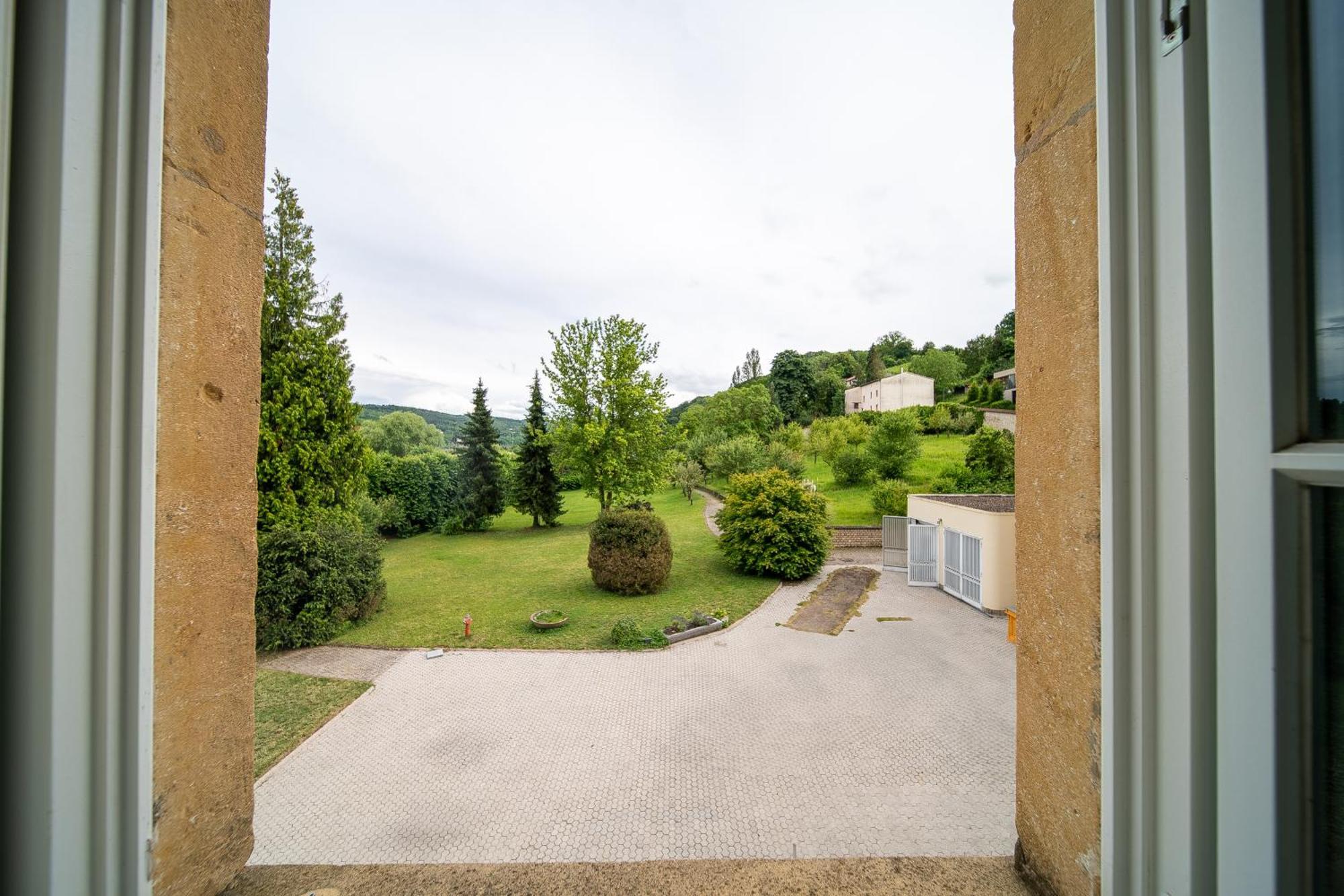 Hotel Chateau Schengen Bagian luar foto