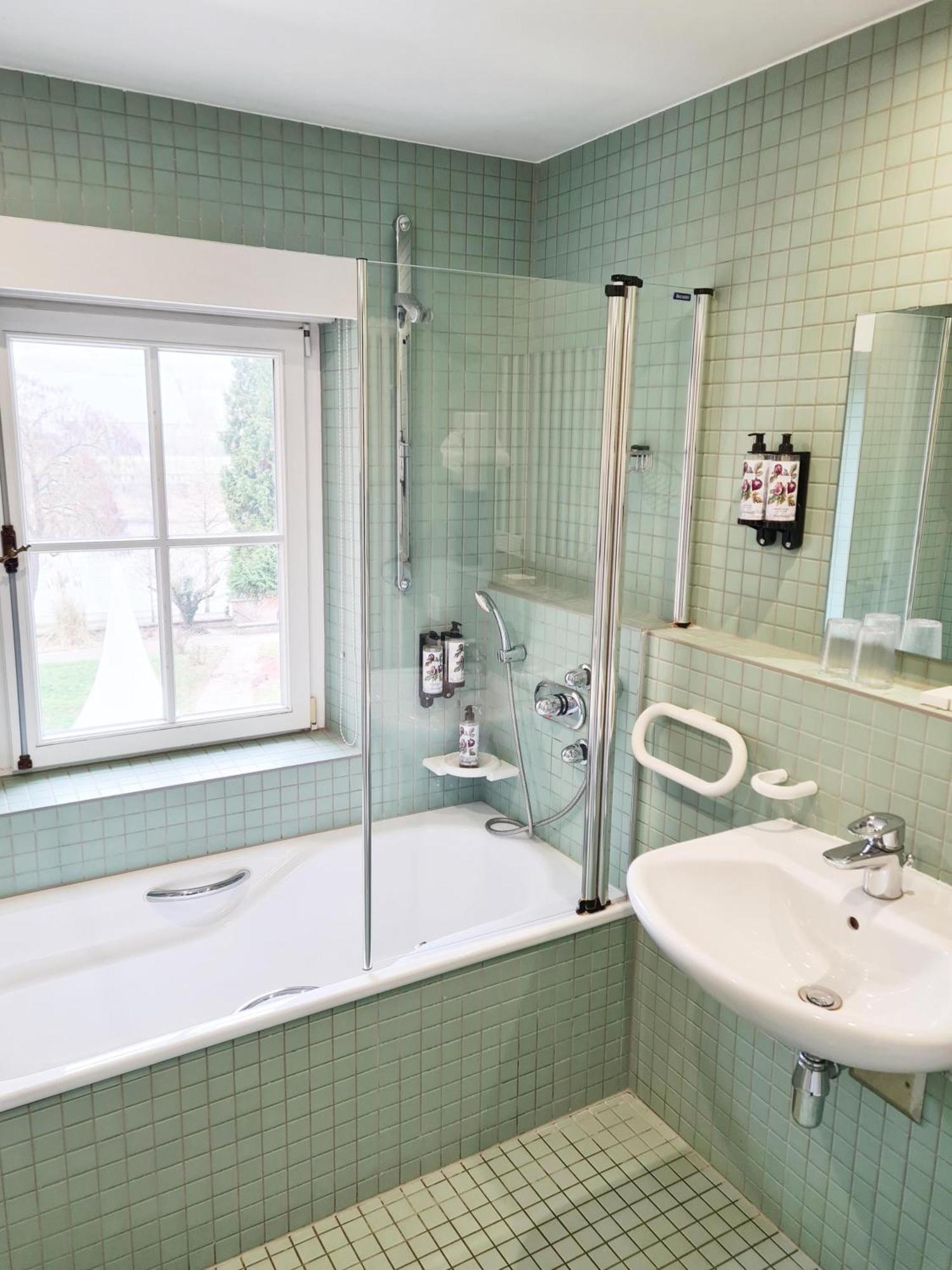 Hotel Chateau Schengen Bagian luar foto