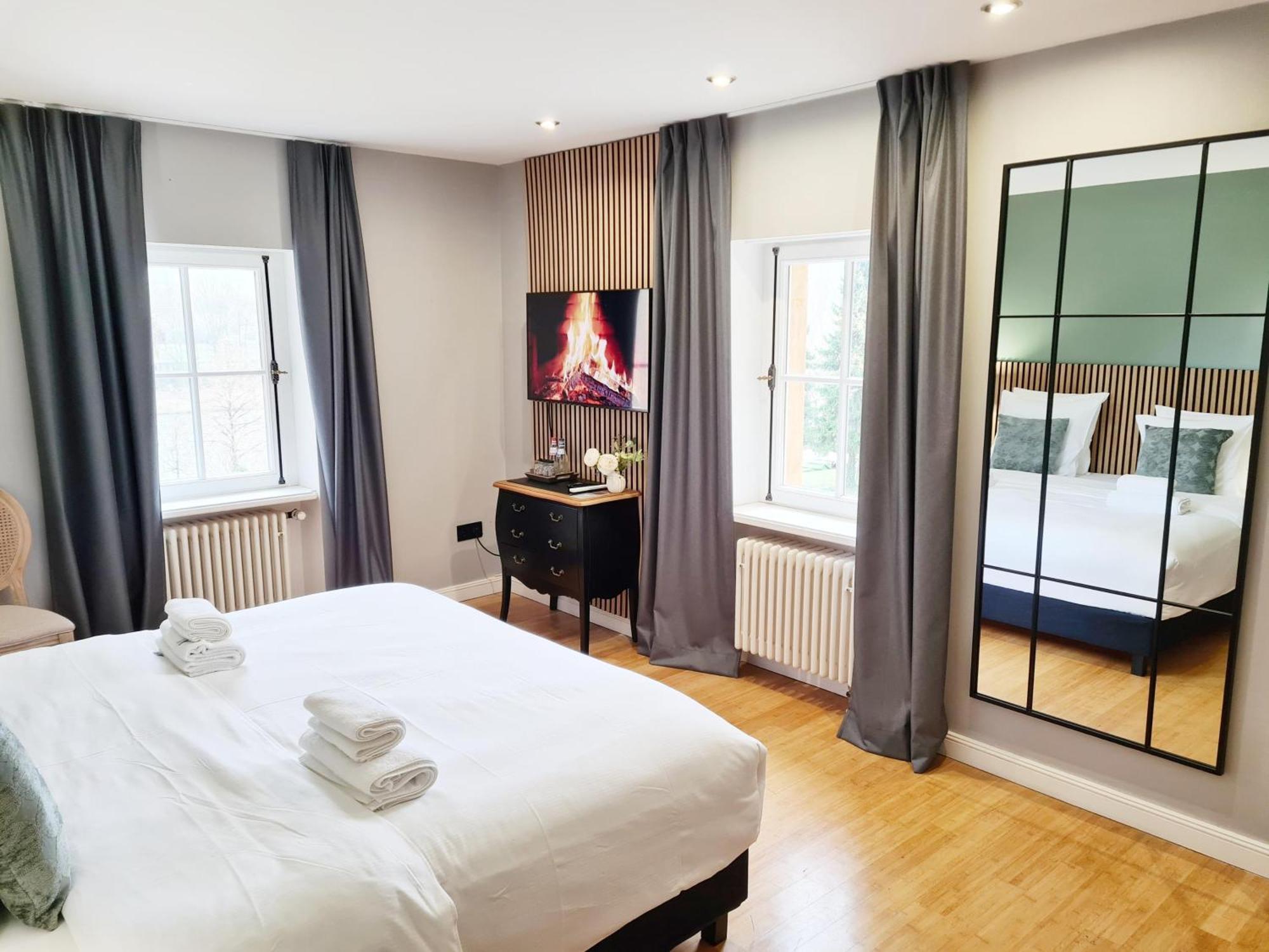 Hotel Chateau Schengen Bagian luar foto