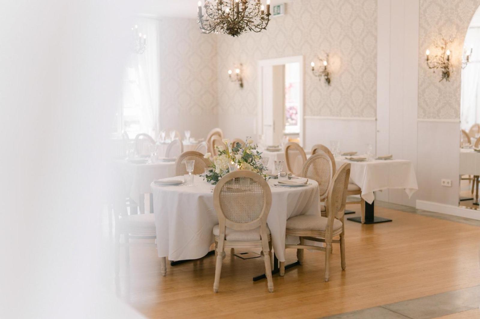 Hotel Chateau Schengen Bagian luar foto