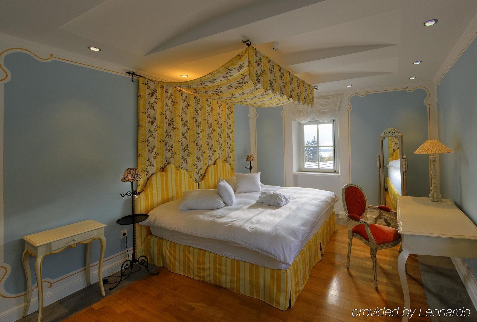 Hotel Chateau Schengen Bagian luar foto