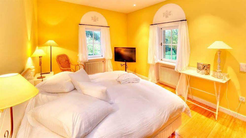 Hotel Chateau Schengen Bagian luar foto